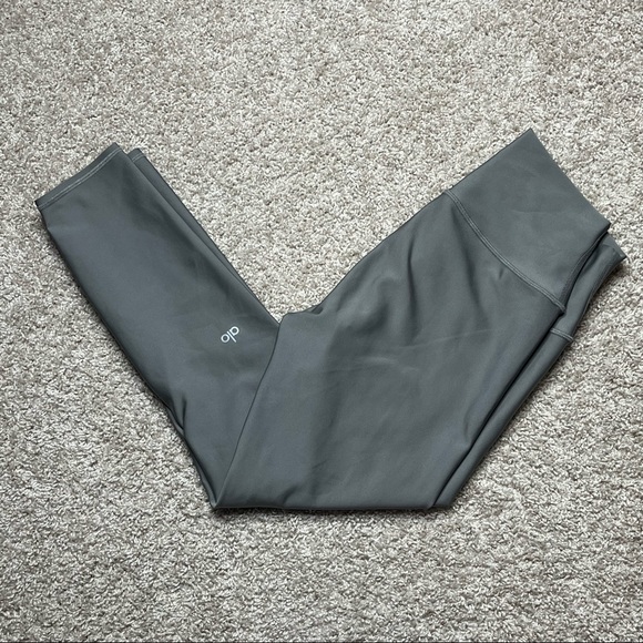 ALO Yoga Pants - Alo Yoga AirLift Leggings